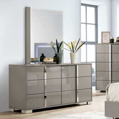 Furniture of America Sinistra Contemporary Engineered with Wood Metal Light Taupe Dresser Model FM7211BG-D