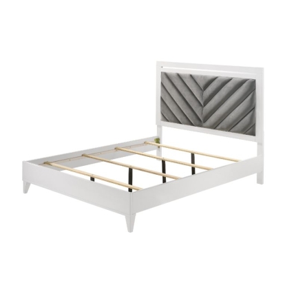 ACME Chelsie Queen Bed Model 27390Q
