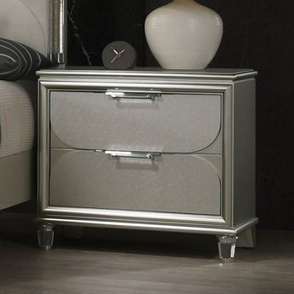 Furniture of America Sheridan Contemporary Engineered with Wood Solid Rubberwood Silver Nightstand Model FM72080SV-N
